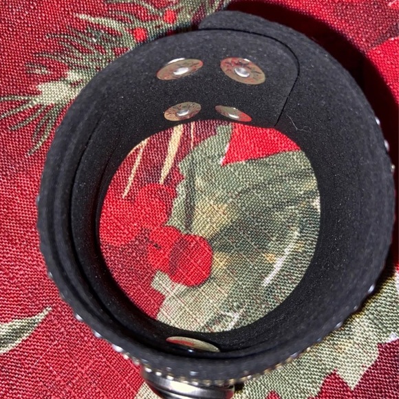 Skull Bling Snap Bracelet - Picture 5 of 6